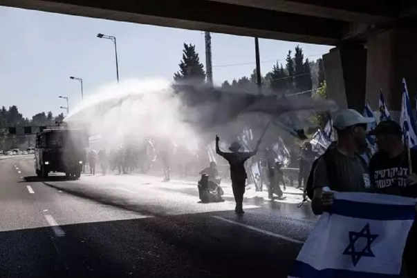 بایدن هم برای جمع کردن اعتراضات در رژیم صهیونیستی پای کار آمد/ نتانیاهو: دخالت نکنید، من نخست‌وزیرم!