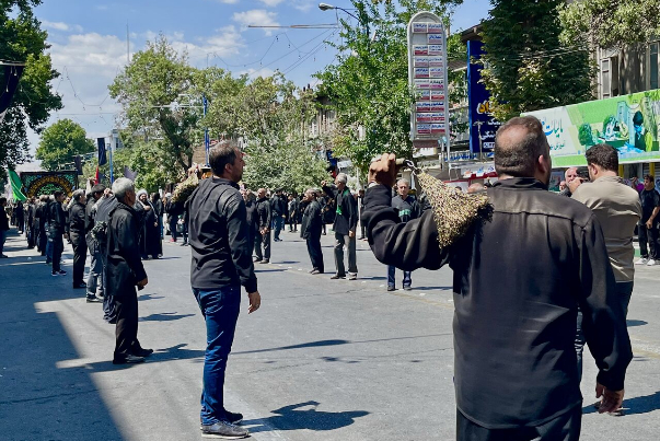 نداء "لبيك يا حسين" يدوي في كل انحاء إيران