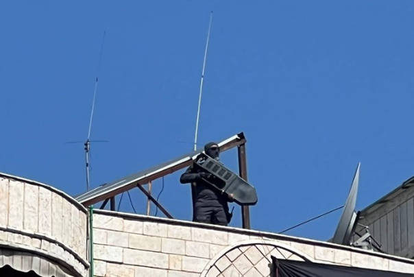 בגלוי ועם נשק חדיש.. אנשי חיזבאללה מגנים על צעדת הדאהיה