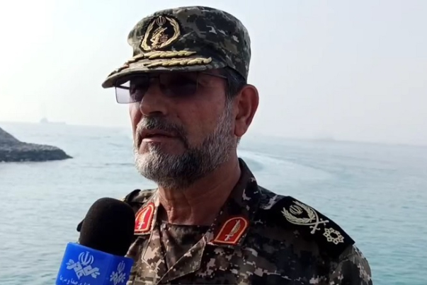 قائد بحرية حرس الثورة يدعو دول المنطقة للحذّر من شر المؤامرات