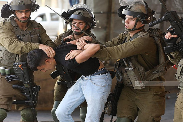 الاحتلال يشن حملة اعتقالات واسعة في الضفة طالت 25 مواطنا