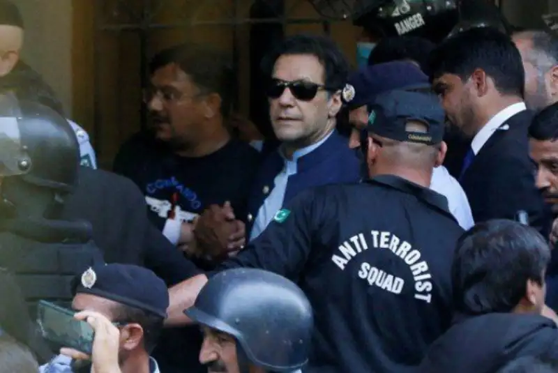 عمران خان پنج سال از فعالیت سیاسی منع شد