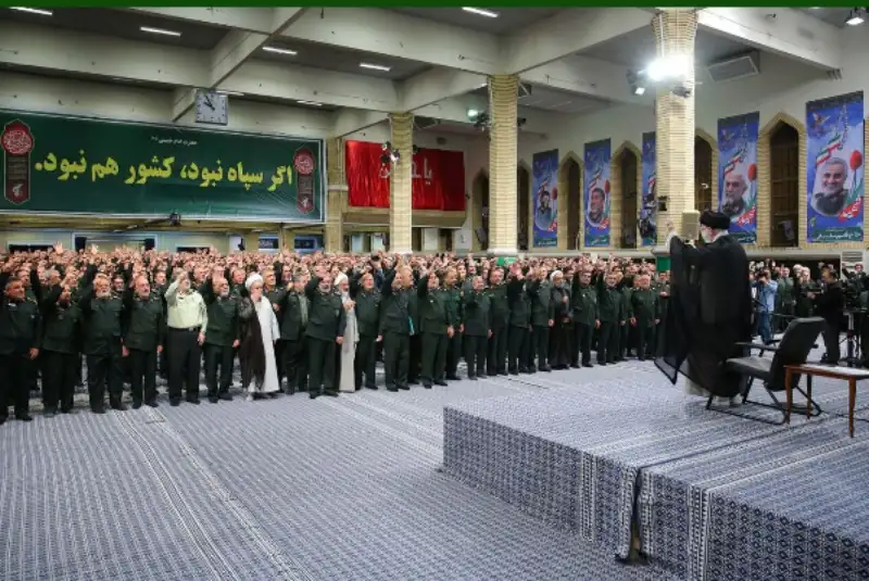 رهبر انقلاب: یکی از بخش‌های مهم فعالیت دشمن مخدوش کردن چهره سپاه است