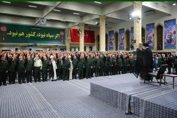 رهبر انقلاب: یکی از بخش‌های مهم فعالیت دشمن مخدوش کردن چهره سپاه است