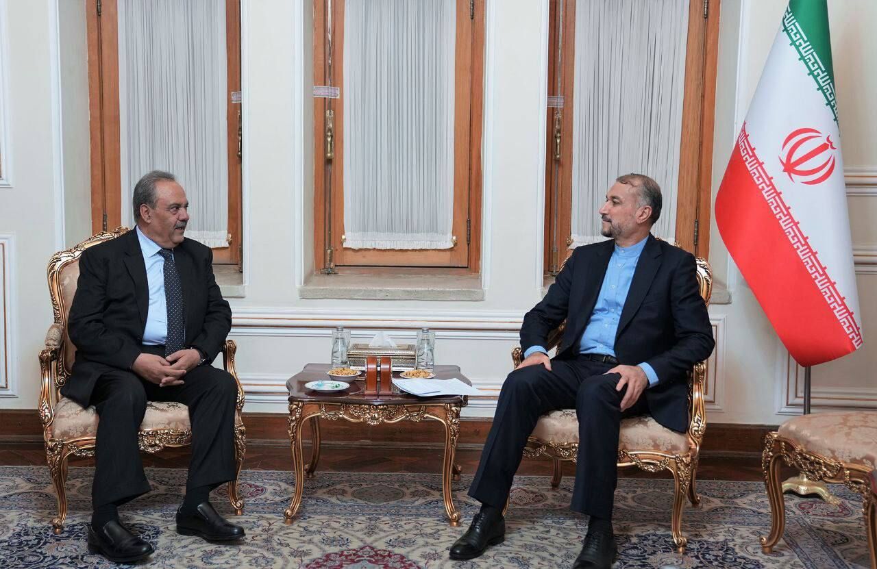 Iran's FM discusses regional issues with Pakistani envoy