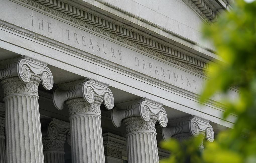 US national debt surpasses $33 trillion