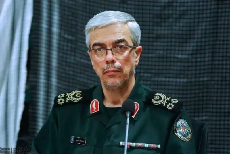 سرلشکر باقری: بسیاری از تجهیزات نظامی ما، امکان نمایش در رژه امروز را نداشت