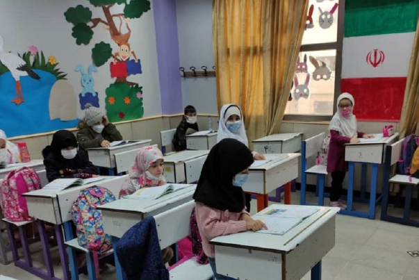 ما هو عدد الطلاب الأجانب في المدارس الايرانية؟