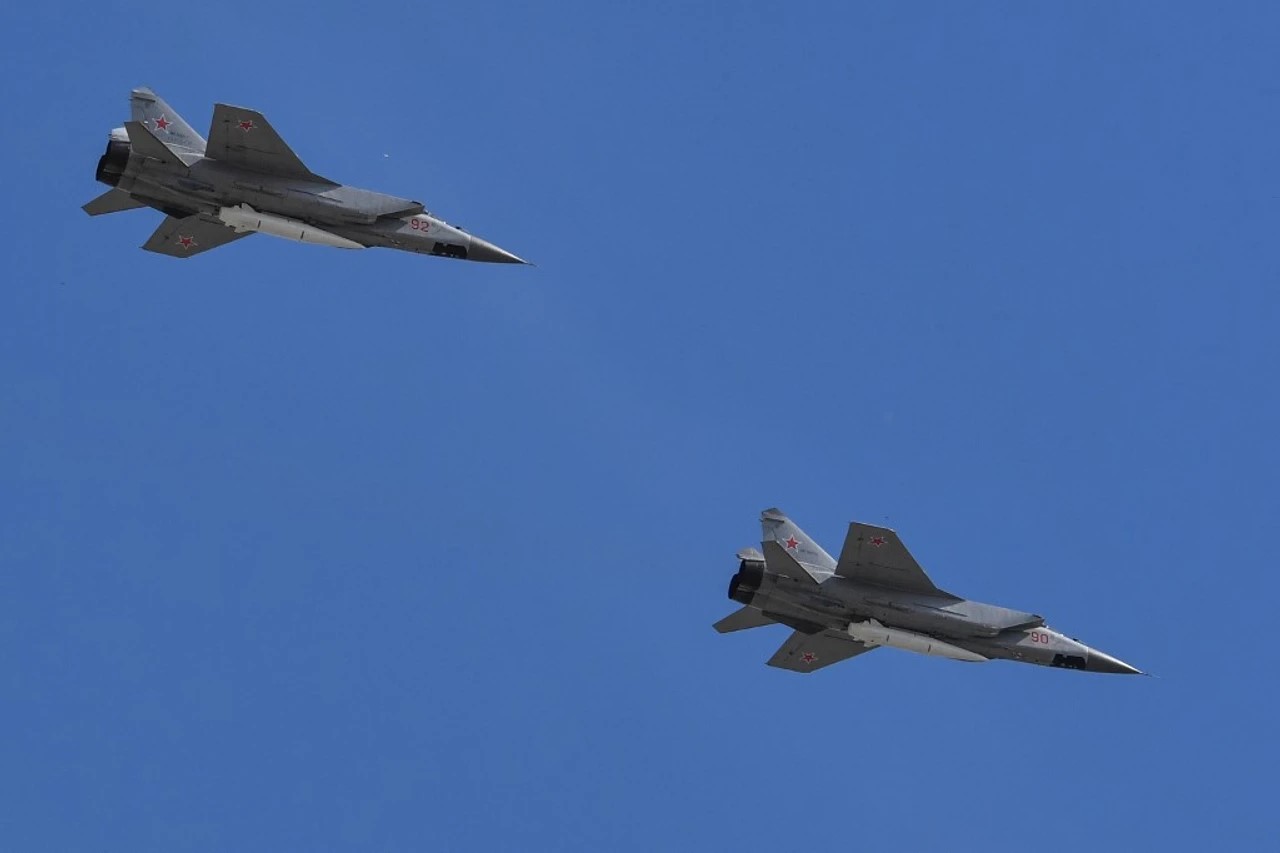 Putin orders air patrols over the Black Sea to carry 'Kinzhal' missiles