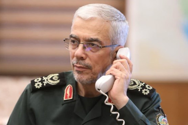 اللواء باقري لوزير الدفاع التركي: إرسال الأسلحة إلى الكيان الصهيوني سيعقد الاوضاع