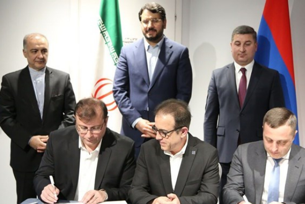 ايران توقع عقد إنشاء طريق سريع في أرمينيا