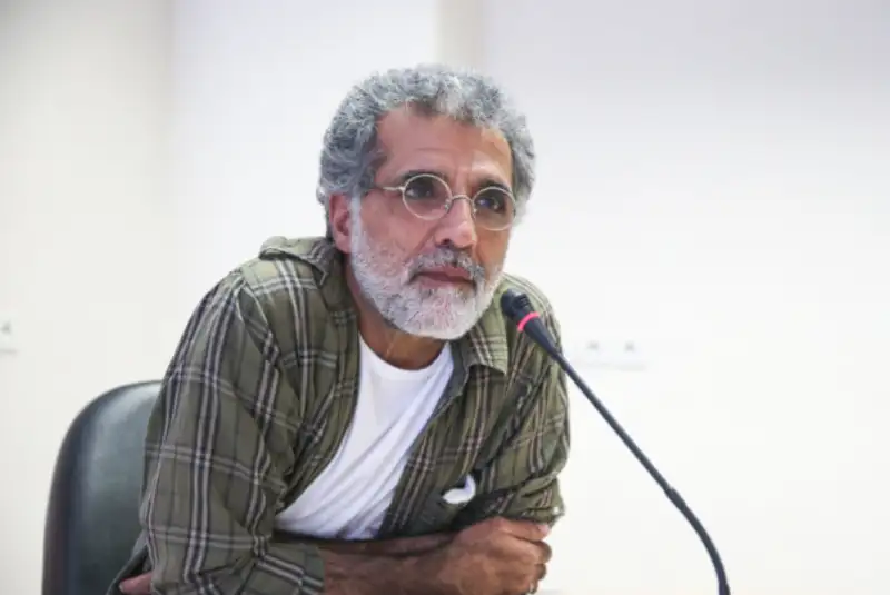 ادب مرد به زِ سینماگر بودن اوست