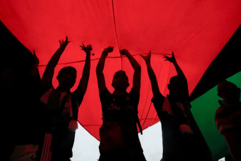 گزارش تصویری | پرچم فلسطین در دست مردم کشورهای جهان