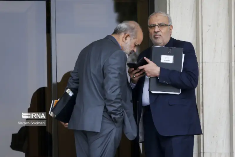 از حیاط دولت چه خبر؟