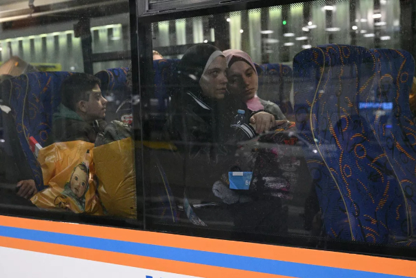 Рейс со второй группой эвакуированных из Газы россиян прибыл в Домодедово