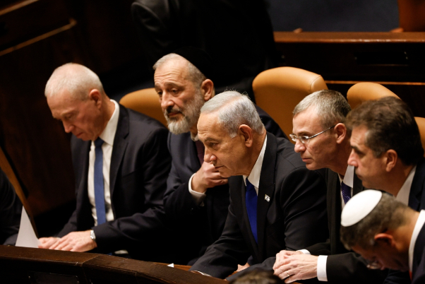 משה יעלון: ממשלת נתניהו ממושכנת... והחלטת הקבינט לקבל את הפסקת האש הגיעה מאוחר מדי