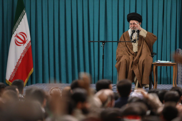 رهبر انقلاب: منطق بسیج حداکثرسازی امکان مقاومت کشور در مقابل تهدیدها و خطرهاست