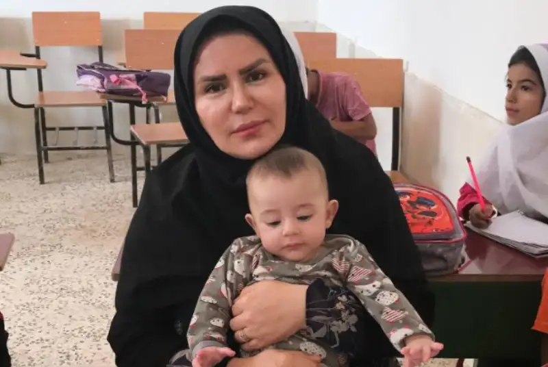 معلم فداکار روستای «خنزیری» مادری را در حق دانش‌آموزانش تمام کرد