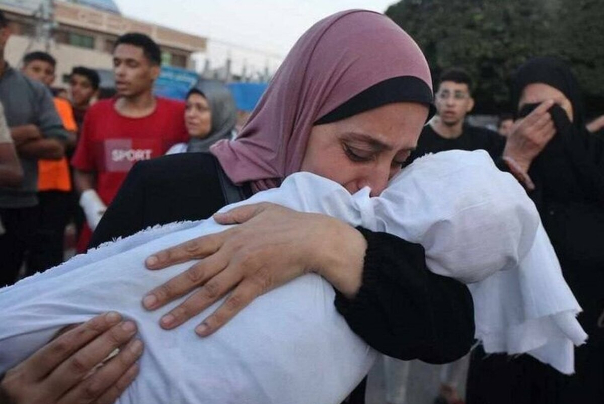 ادامه بمباران منازل مسکونی غزه با چک سفید امضای بایدن؛ افزایش شمار شهدای غزه به بیش از 18 هزار نفر