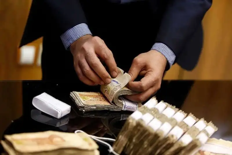 جزئیات افزایش پلکانی حقوق کارمندان و بازنشستگان در سال آینده