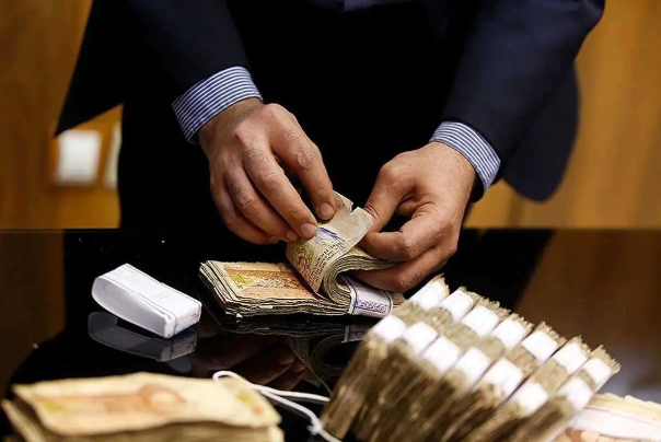 جزئیات افزایش پلکانی حقوق کارمندان و بازنشستگان در سال آینده