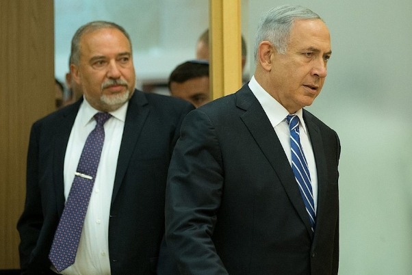 ליברמן תוקף את נתניהו: מלחמה היא הדרך שלו להישאר בשלטון