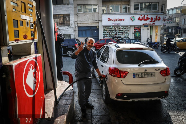 بنزین در 1403 گران نمی‌شود