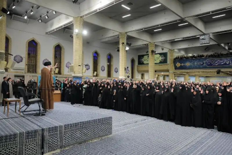 رهبر انقلاب: حضور زنان در مشاغل مدیریتی محدودیتی ندارد/ ملاک شایسته‌سالاری است