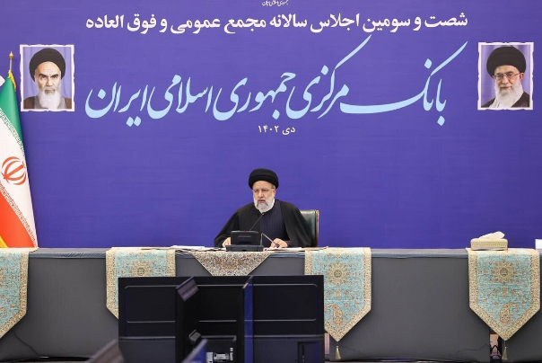 دستورات مهم رئیسی در بازدید از بانک مرکزی؛ بانک‌هایی که اضافه برداشت دارند، فورا تعیین تکلیف شوند