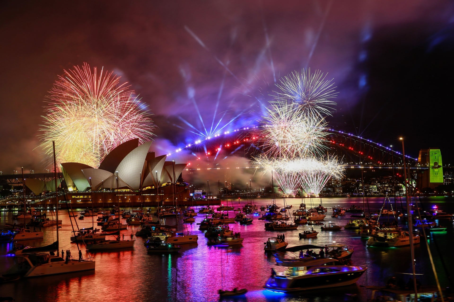 图：世界各地上演壮观烟花迎来新年！
