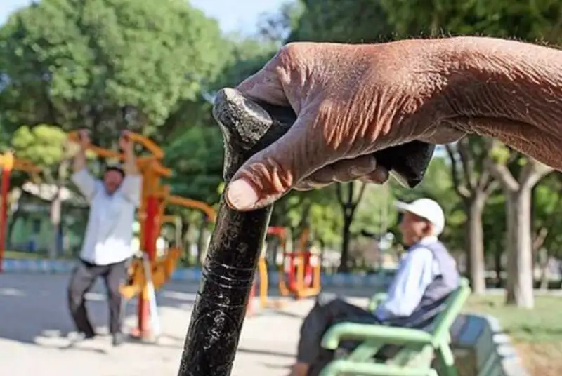 مصوبه افزایش سن بازنشستگی چه زمانی اجرا می شود؟