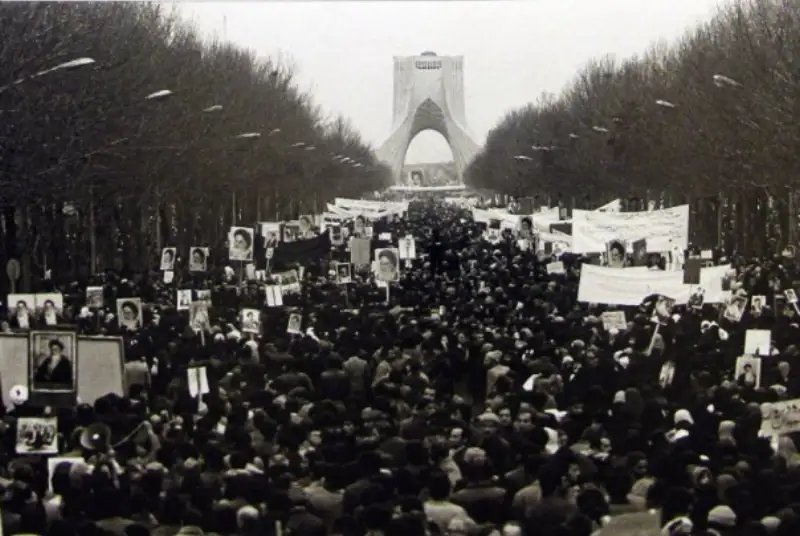 پیش‌نیاز‌های تاریخ نگاری انقلاب اسلامی را فراهم کنیم