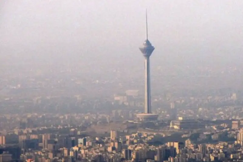 هوای ناسالم همراه با بارندگی