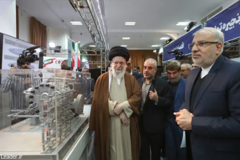 بازدید رهبر معظم انقلاب اسلامی از نمایشگاه توانمندی‌های تولید داخلی+فیلم