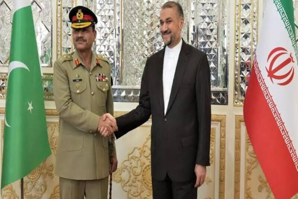 عبداللهيان يبحث مع قائد الجيش الباكستاني التعاون الأمني ​​والحدودي