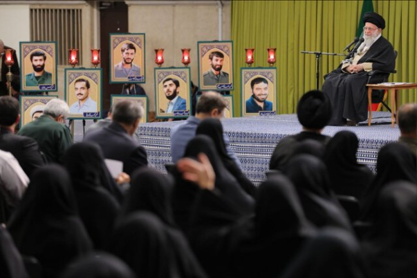 رهبر معظم انقلاب اسلامی: «تکبیر گفتن روی پشت‌بام» ابتکار تهرانی‌ها بود/متن بیانیه رهبر معظم انقلاب+فیلم