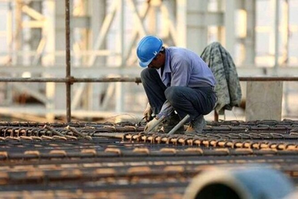 قرارداد کدام کارگران 21 بهمن دائمی می‌شود؟