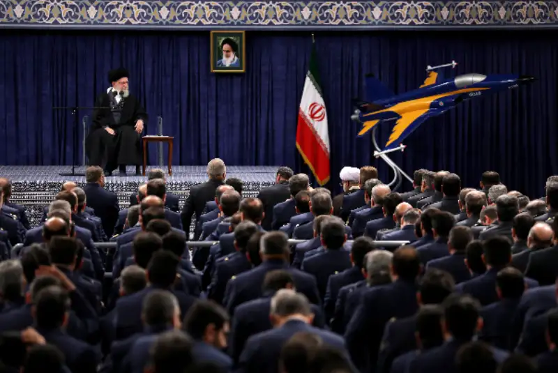 گزارش تصویری | دیدار جمعی از فرماندهان نیروی هوایی و پدافند با مقام معظم رهبری