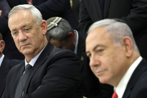 תקשורת ישראלית: גנץ מנסה לגייס שרים וחברי כנסת נגד נתניהו וממשלתו