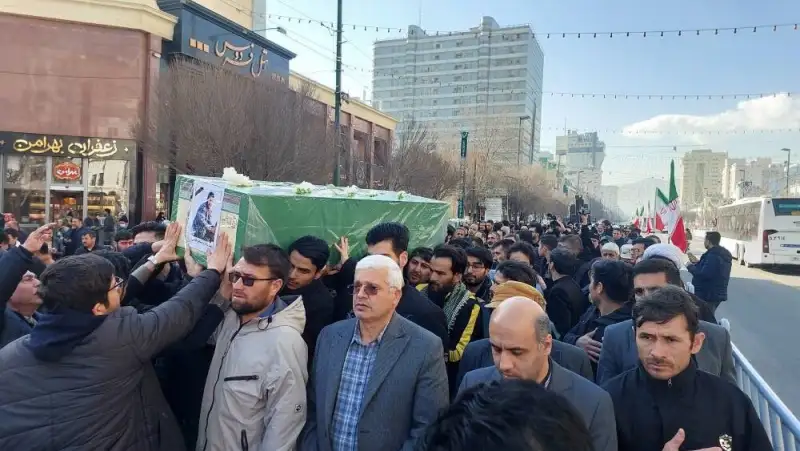وداع مشهدی‌ها با پنج شهید مدافع حرم از لشکر فاطمیون +فیلم