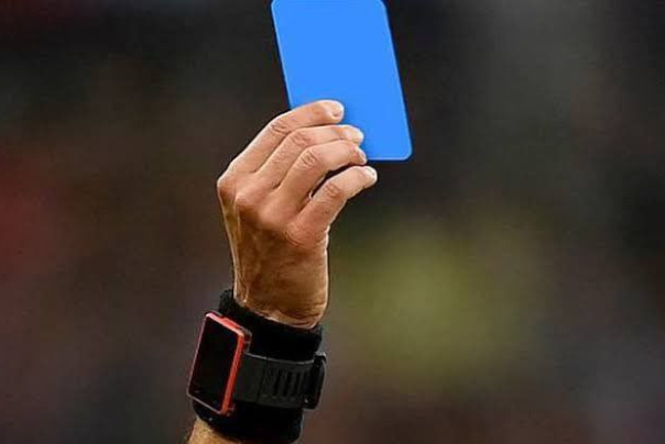فیفا گمانه زنی‌ها درباره استفاده از کارت آبی در فوتبال را رد کرد