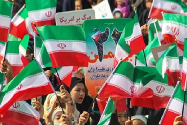 راهپیماییِ تراکتوری در جشن 45 سالگیِ انقلاب در روستای اوچ‌هاچای آذربایجان شرق+فیلم