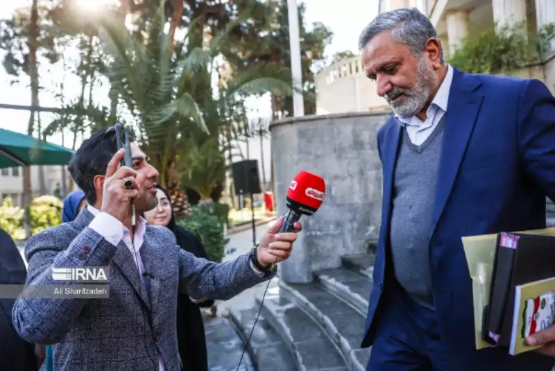قانون افزایش سن بازنشستگی از چه سالی عملیاتی می‌شود؟+فیلم