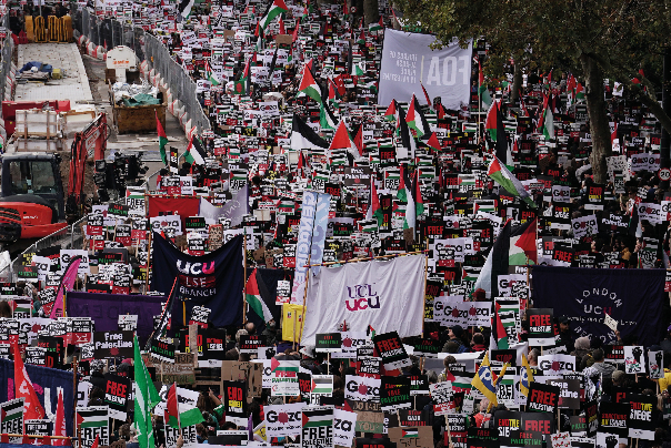 Demonstration of half a million people in London in support of the people of Gaza