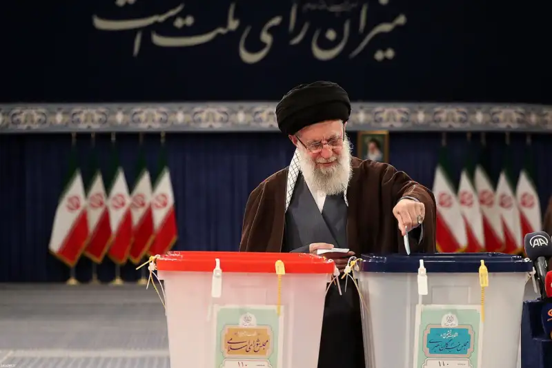 حضور رهبر انقلاب در رای‌گیری انتخابات مجلس شورای اسلامی و مجلس خبرگان رهبری