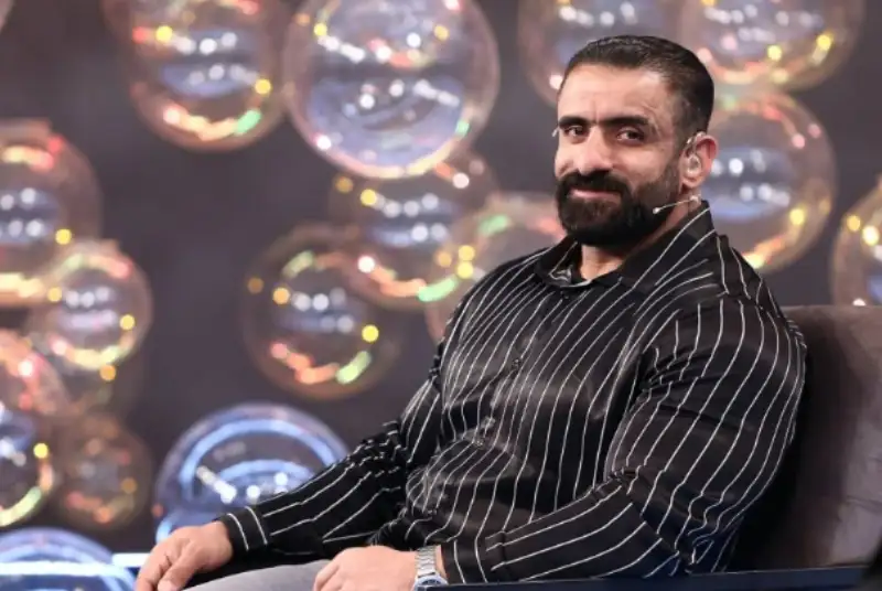 استقبال  مردم از ورود هادی چوپان به خاک کشور +فیلم