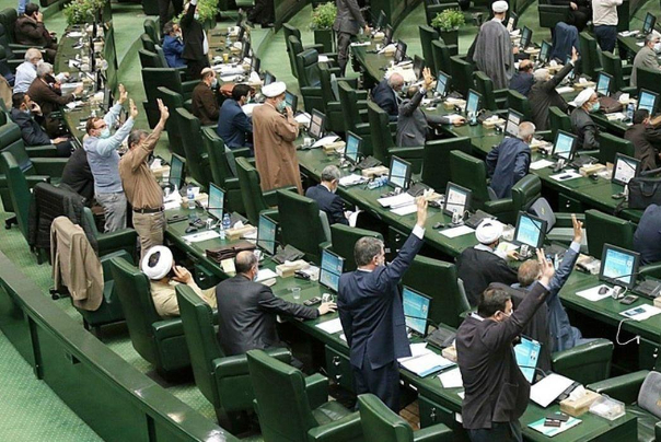 کلیات لایحه 2 روز تعطیلی در هفته و کاهش ساعات کار اداری تصویب شد