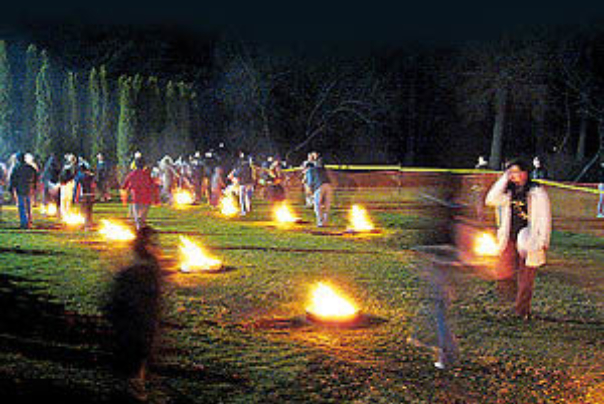 تقسیم شادی چهارشنبه‌سوری با همسایه‌ها