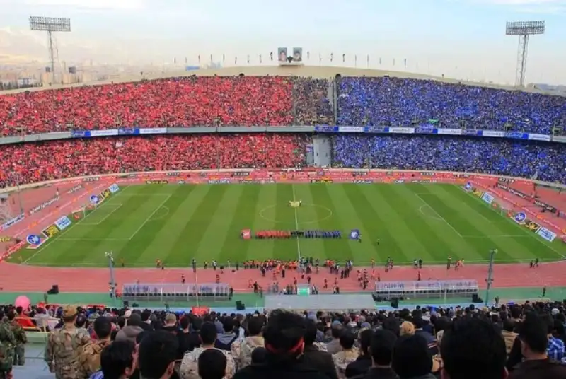 پرسپولیس صفر - استقلال صفر؛ تساوی سرد سرخابی‌ها با چاشنی پرتاب سنگ و بطری