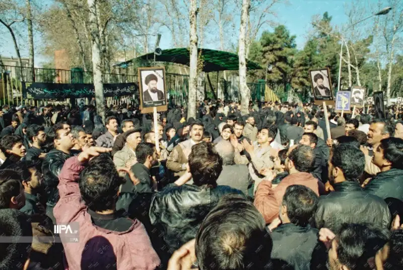عکسهایی از مراسم تشییع پیکر حجت‌‌‌ الاسلام سید احمد خمینی در سال 1373